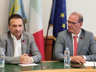 L'assessore regionale Fabrizio Ghera e il presidente della VI commissione, Cosmo Mitrano, durante l'audizione sul trasporto pubblico.