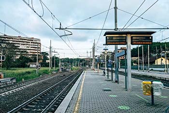 Foto di Markus Winkler www.pexels.com italia-trasporto-pubblico-viaggio-stazione-12178044 WEB