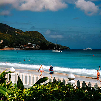 Foto di Matteo Parisi www.pexels.com coppia-a-piedi-spiaggia Foto di Matteo Parisi www.pexels.com coppia-a-piedi-spiaggia