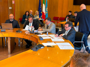 Al centro, l'assessore Righini e il presidente Bertucci.