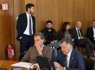 La seduta della commissione Bilancio. Da sinistra, l'assessore Maselli e il presidente Bertucci.