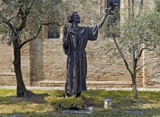 Statua di San Francesco a Treviso (Wikipedia)