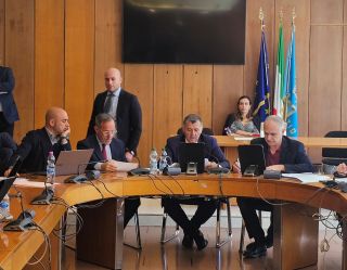 riunione della IV commissione su due pl per debiti fuori bilancio riunione della IV commissione su due pl per debiti fuori bilancio