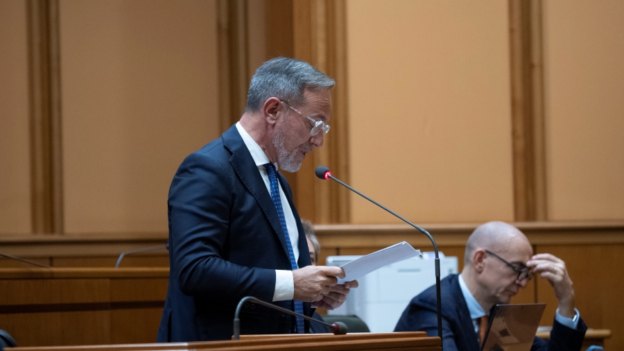 L'assessore Righini illustra in Aula la manovra economica 2026-28