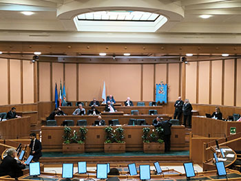 Aula Consiglio regionale bandiera Croce Rossa