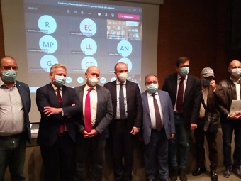 Il vicepresidente Porrello (terzo da sinistra) all'assemblea della Conferenza dei garanti territoriali che si  svolta lo scorso ottobre a Napoli.